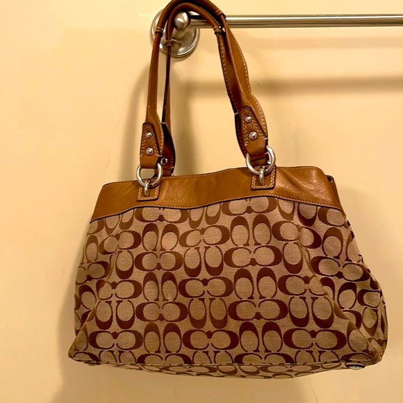 Coach Handbags - Coach Penelope Signature Bag - GUC